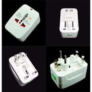 Adaptador d’endolls universal compacte i segur per a viatges