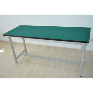 Taula de treball amb recobriment antiestàtic 160x80 cm i 75 cm d'alçada