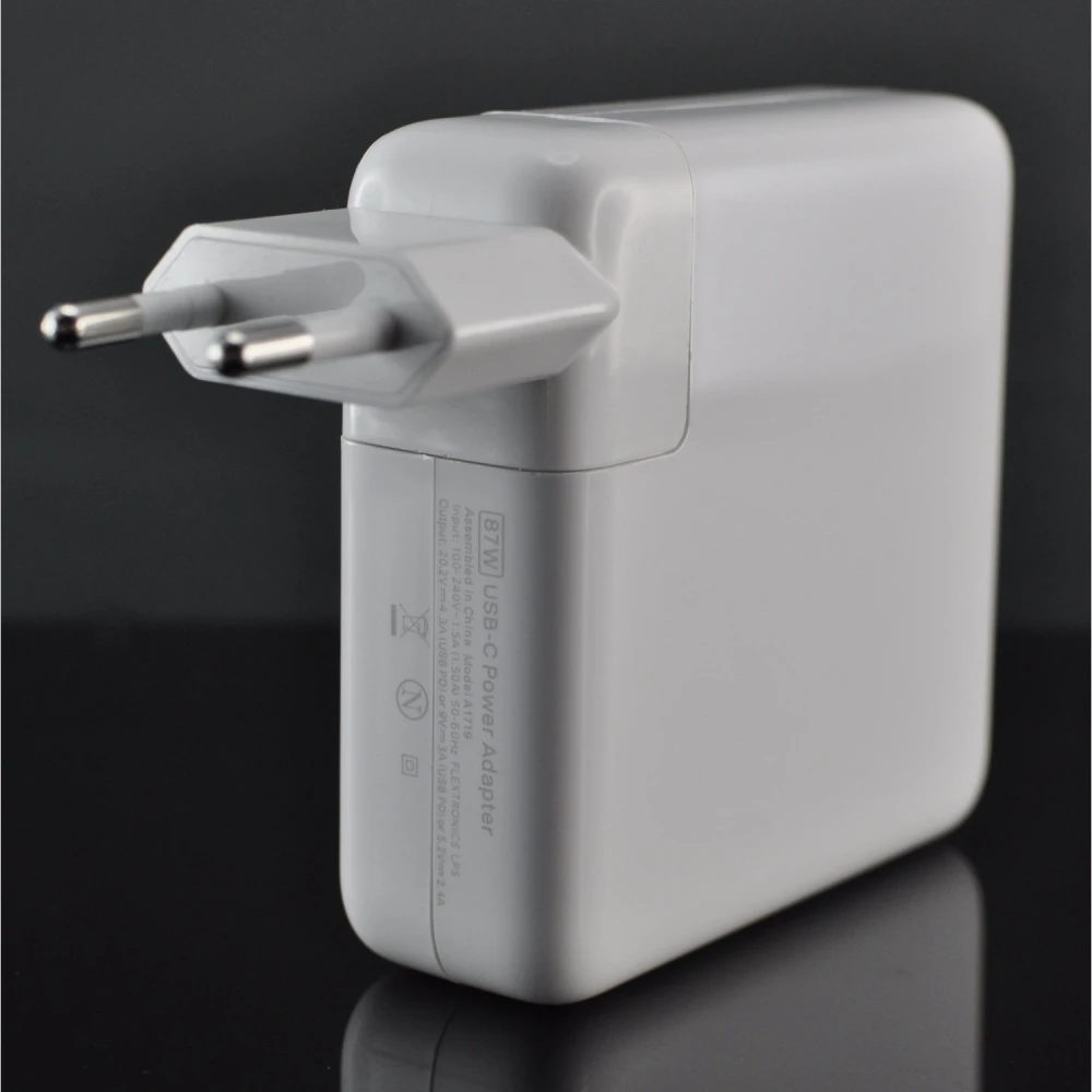 Detalle del conector reversible USB-C del cargador 87W para MacBook Pro 15 pulgadas